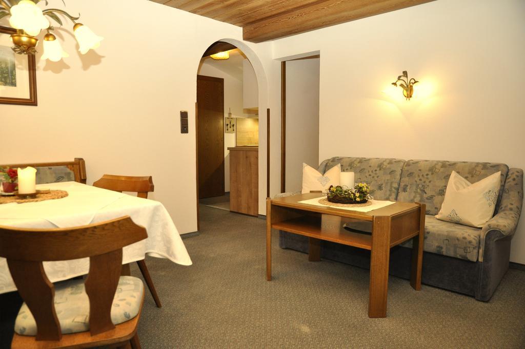 Auf Der Sonnenseite Apartment Schattwald Bilik gambar
